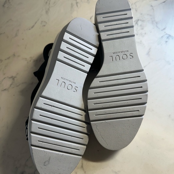 SOUL Naturalizer Black and White Wedge Sandals - Picture 8 of 9